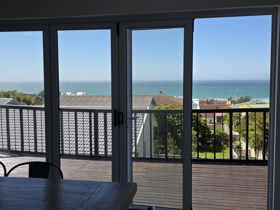 6 Bedroom Property for Sale in Wavecrest Eastern Cape